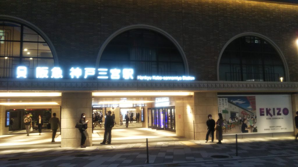 阪急・神戸三宮駅（神戸市中央区）夕方以降の人出は少なく（2021年5月6日）